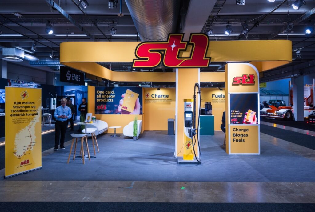 St1 Norge på Transportmessen 2026 med messestand utviklet av NPG for å gjøre energiomstillingen synlig.